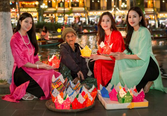 “Hoi An lantern river experience 2025”