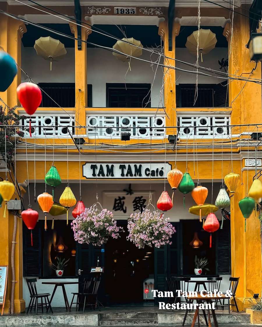 Hoi An lantern street at night